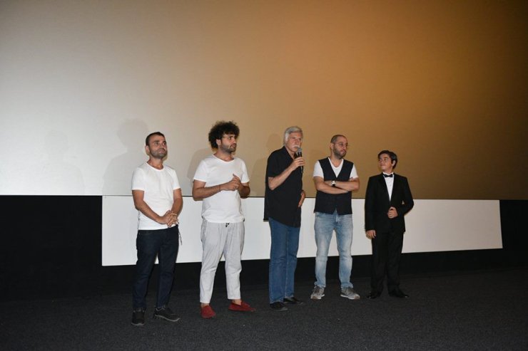 "Bücür", Cem Yılmaz’ın izinde