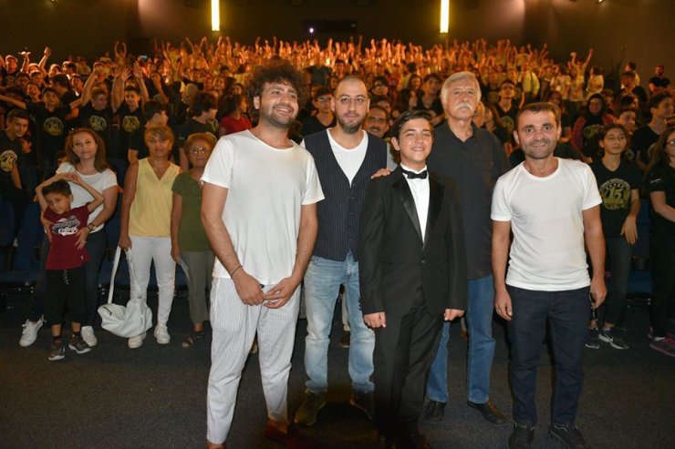 "Bücür", Cem Yılmaz’ın izinde