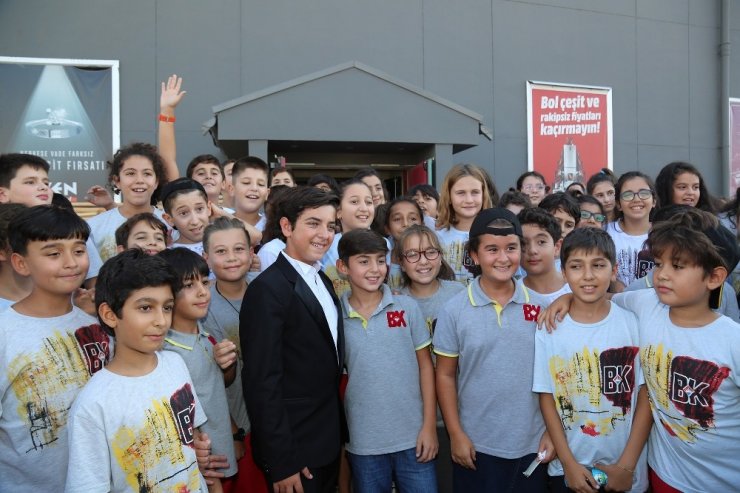 "Bücür", Cem Yılmaz’ın izinde