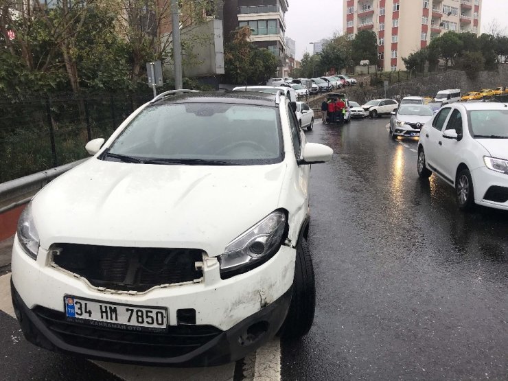 Beşiktaş’ta 5 araç birbirine girdi: 1 yaralı
