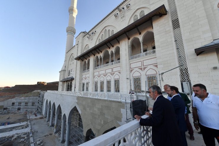 Diyanet İşleri Başkanı Erbaş, Çamlıca Camii’yi ziyaret etti