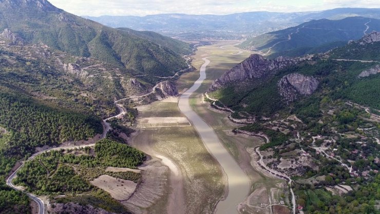 Türkiye’nin en büyük 5. barajında hayrete düşüren manzara