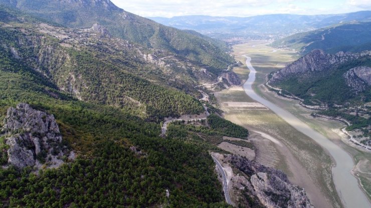 Türkiye’nin en büyük 5. barajında hayrete düşüren manzara