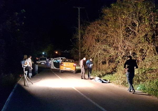 Sapanca'da taksici aracının yanında ölü bulundu