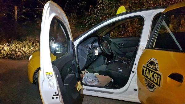 Sapanca'da taksici aracının yanında ölü bulundu