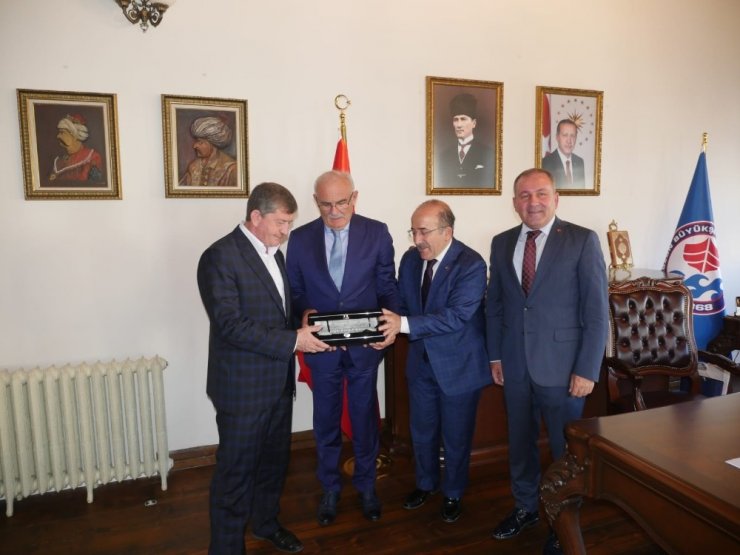 Trabzon Büyükşehir Belediye Başkanı Gümrükçüoğlu’na AK Parti Genel Merkezi’nden ziyaret