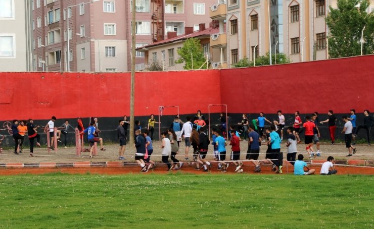 Van Büyükşehir Belediyesi, 151 sporcuyu üniversiteli yaptı