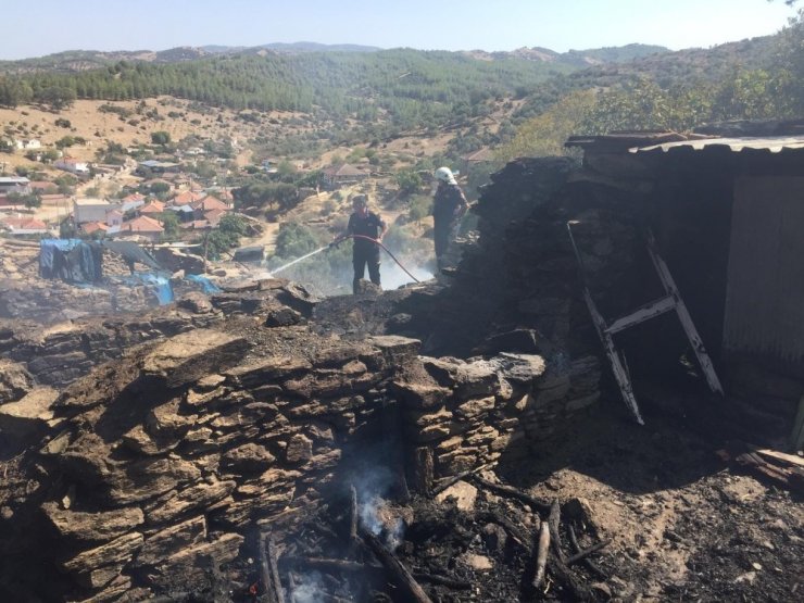 Yenipazar’daki yangın evlere sıçramadan söndürüldü