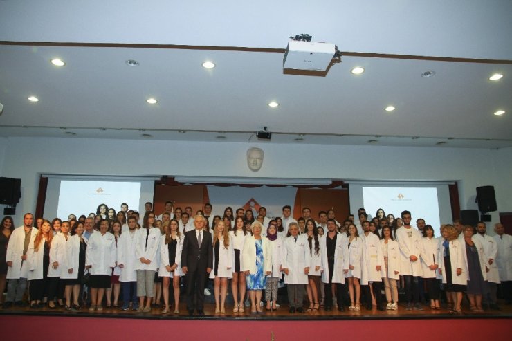 60 öğrenci "Tıbbıyeli Yemini" etti, eğitime başladı