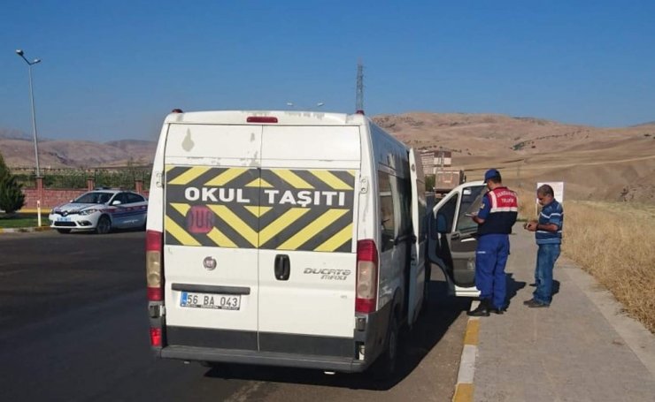 Siirt Jandarma trafik ekipleri okul servislerini denetledi