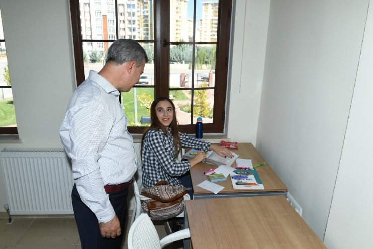Başkan Çınar’dan Fethi Gemuhluoğlu Bilgi Evine ziyaret