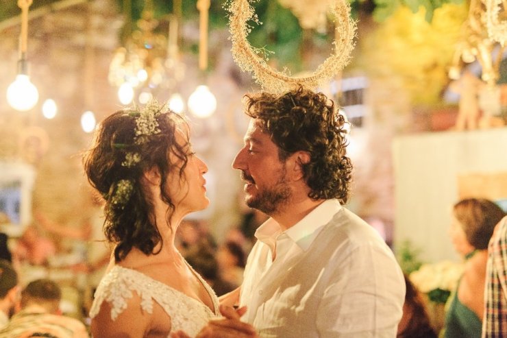 Oyuncu Tuğçe Altuğ ile yönetmen Tolga Karaçelik evlendi