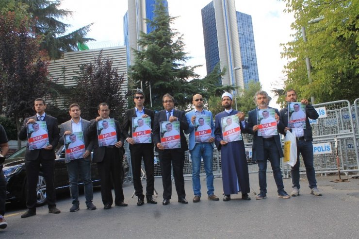 Kayıp Suudi gazeteci için meslektaşlarından konsolosluk önünde açıklama