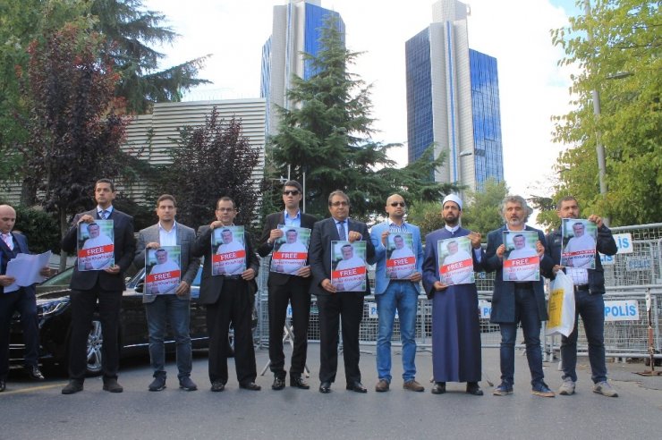 Kayıp Suudi gazeteci için meslektaşlarından konsolosluk önünde açıklama