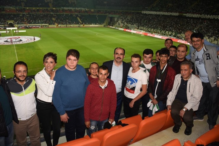 Başkan Altay, Konyaspor-Beşiktaş maçında özel eğitim öğrencileriyle buluştu