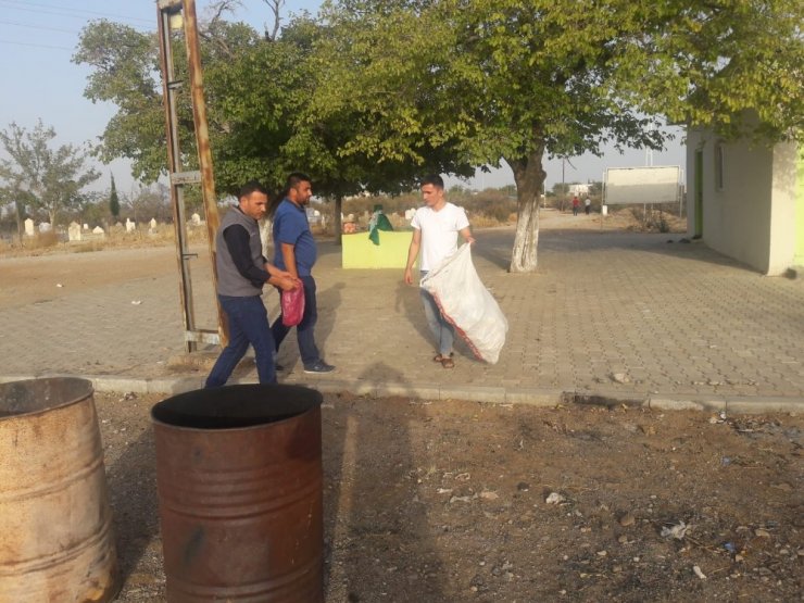 Kahtalı vatandaşlar mesire alanını temizledi
