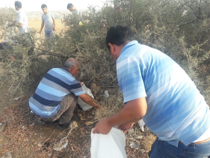 Kahtalı vatandaşlar mesire alanını temizledi