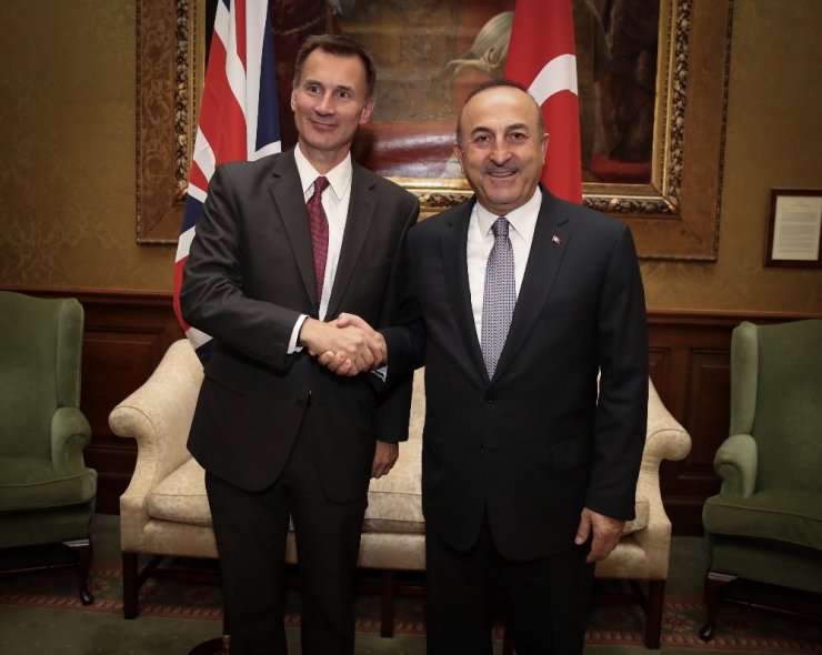 Bakan Çavuşoğlu, İngiltere Dışişleri Bakanı Hunt ile görüştü