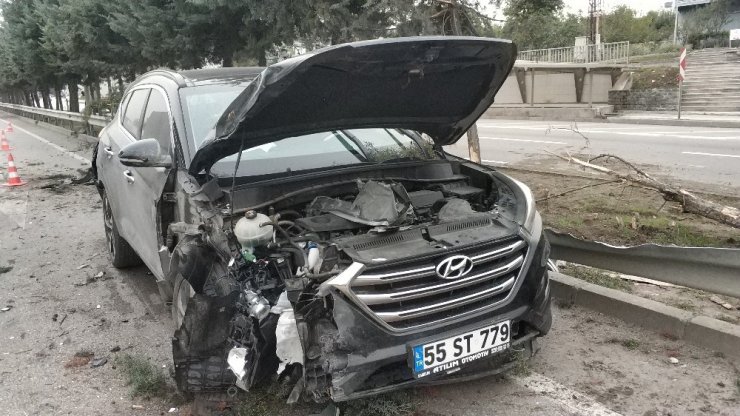 Samsun’da karşı şeride geçen tır otomobile çarptı: 4 yaralı