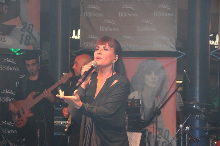 Forum Bornova Ayşegül Aldinç ile coştu