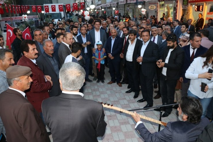 İpekyolu Belediyesi, ‘Ercişli Emrah Sokağı’nı hizmete açtı