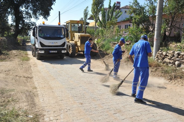 Büyükşehir Nazilli Durasıllı’da çevre temizliği yaptı