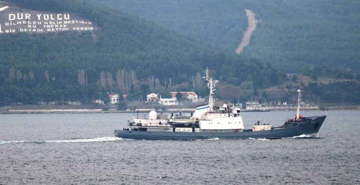 Rus askeri gemisi boğazdan geçti