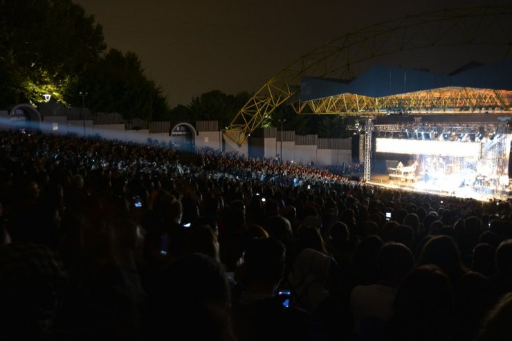 Sıla, Bursalı hayranlarıyla buluştu