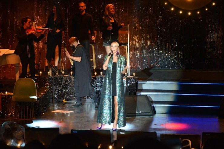 Sıla, Bursalı hayranlarıyla buluştu