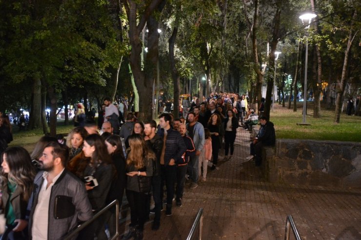 Sıla, Bursalı hayranlarıyla buluştu