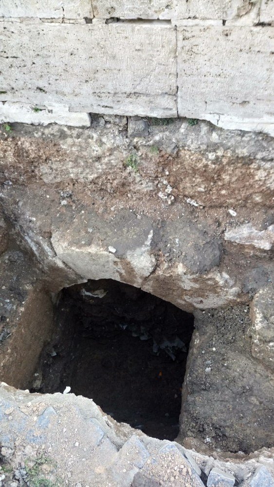 Çifte Minareli Medrese’deki geçitler kazıyla gün yüzüne çıkartıldı