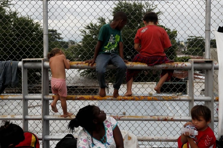 Göç kervanı, Meksika sınırını geçmeyi başardı