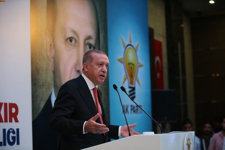 Cumhurbaşkanı Erdoğan: “Bu defa ülkenin ekonomisine, can damarına saldırdılar”