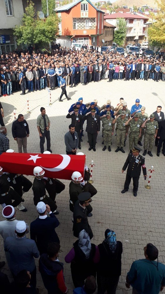 Kaza kurşunuyla şehit olan asker Adana’da toprağa verildi