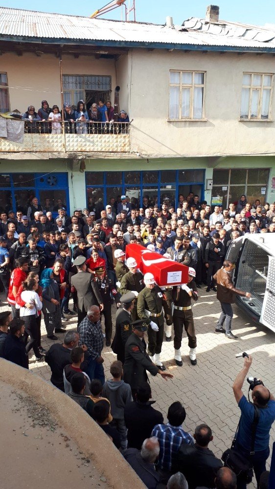 Kaza kurşunuyla şehit olan asker Adana’da toprağa verildi