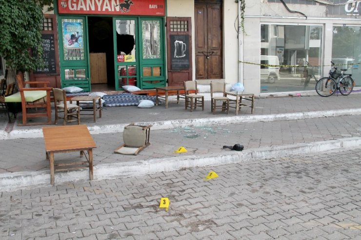 Fethiye’de sokak ortasında silahlı kavga: 2 yaralı
