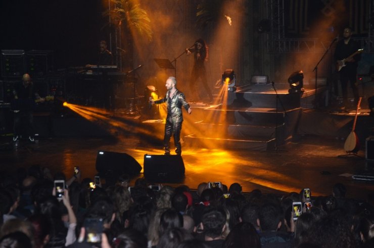 Mabel Matiz Bursalı hayranlarını coşturdu