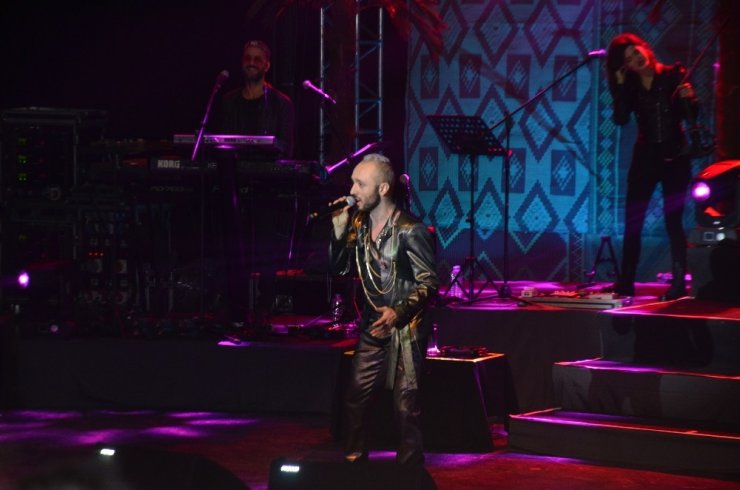 Mabel Matiz Bursalı hayranlarını coşturdu