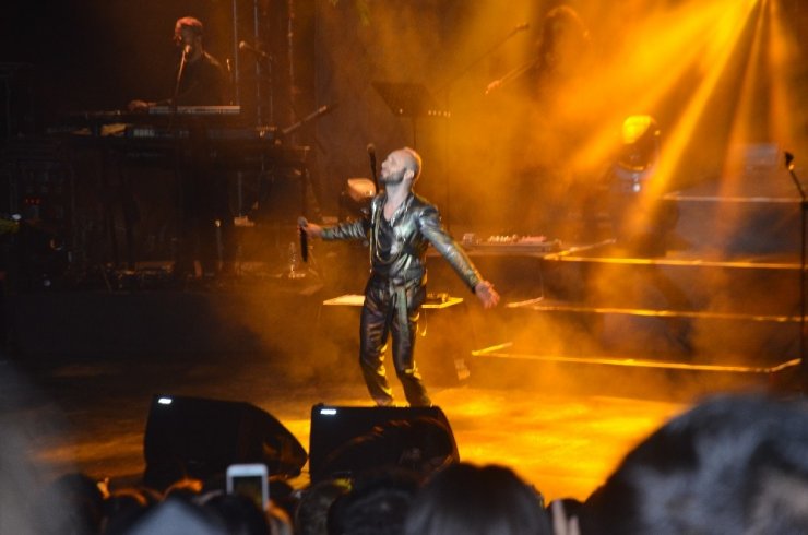 Mabel Matiz Bursalı hayranlarını coşturdu