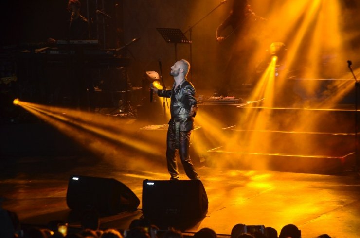 Mabel Matiz Bursalı hayranlarını coşturdu