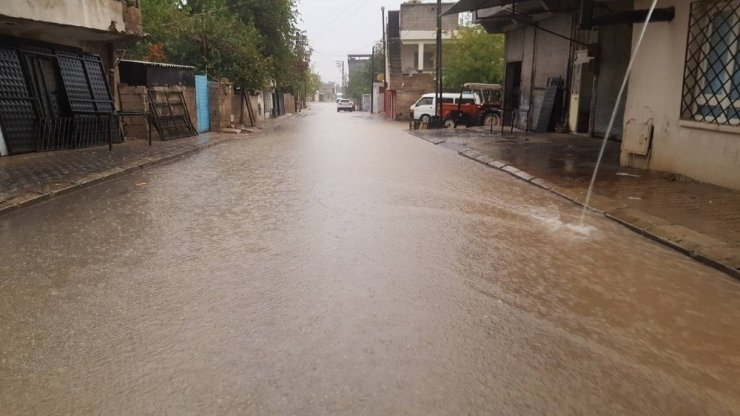 Gaziantep’te sağanak yağış etkili oldu