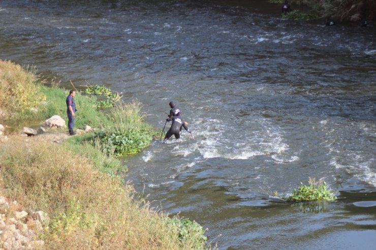 Asi Nehri’ne düşen çocuğun arama çalışmalarına ara verildi