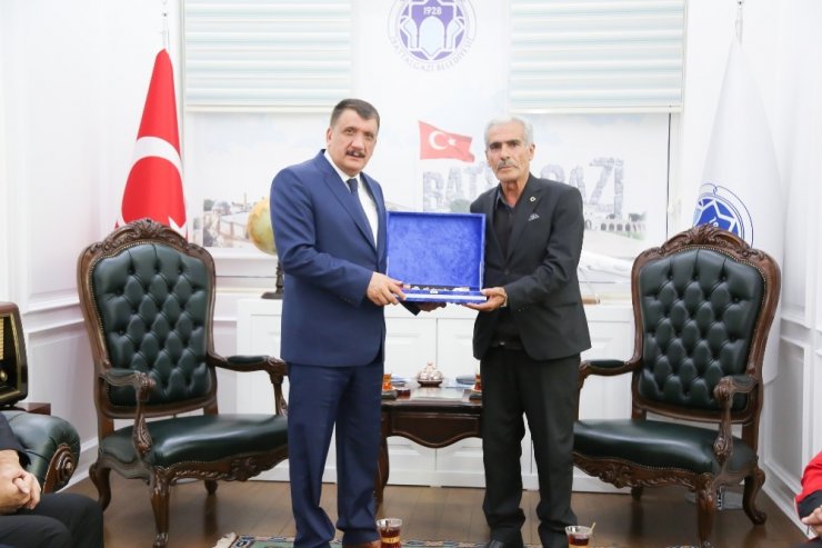 Başkan Gürkan, Şehit Fethi Sekin’in ailesini ağırladı