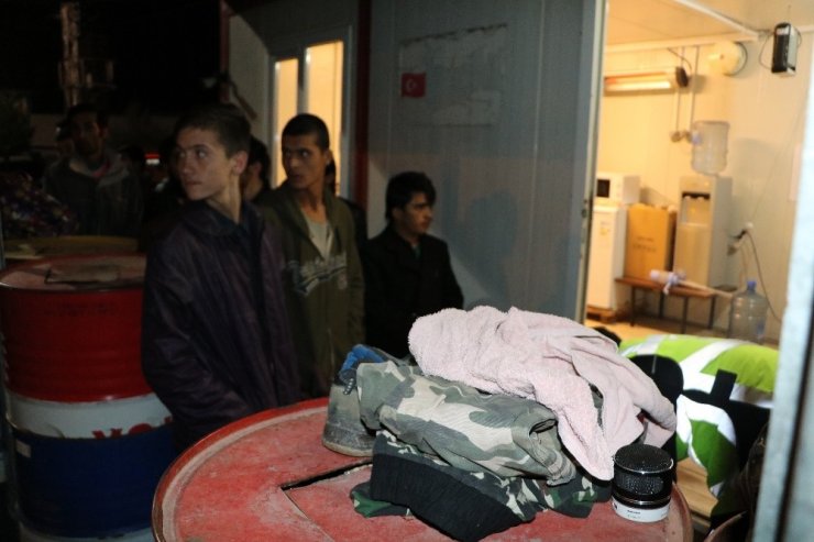 Bursa hayalleri Sivas’ta son buldu... 17 kaçak göçmen yakalandı