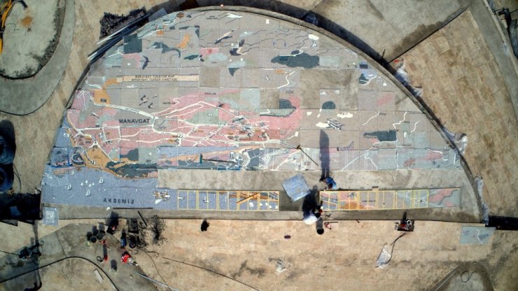 Manavgat’ın Haritası Kent Meydanına işleniyor