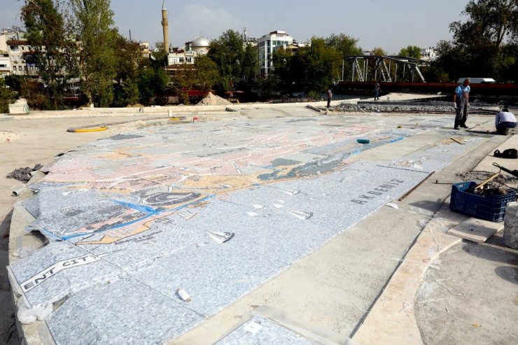 Manavgat’ın Haritası Kent Meydanına işleniyor