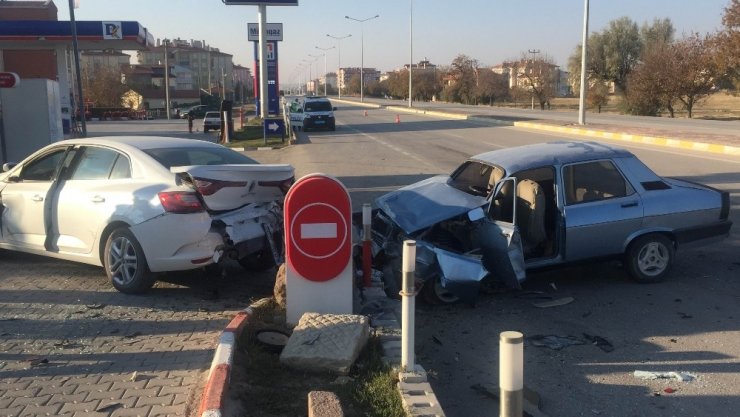 Üç aracın karıştığı kazada 3 kişi yaralandı