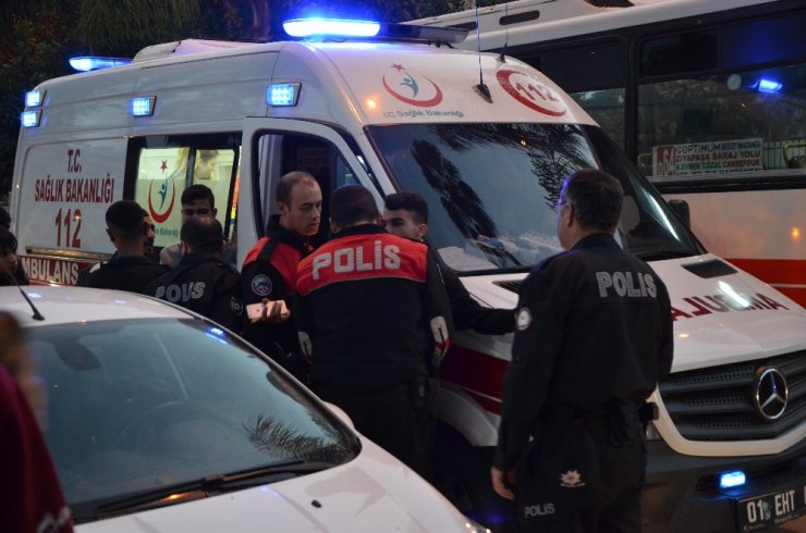 Adana’da parkta bıçaklı kavga: 3 yaralı