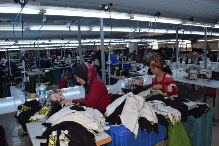 Pazarlar’daki tekstil fabrikası, 100 kişiye iş imkanı sağlıyor