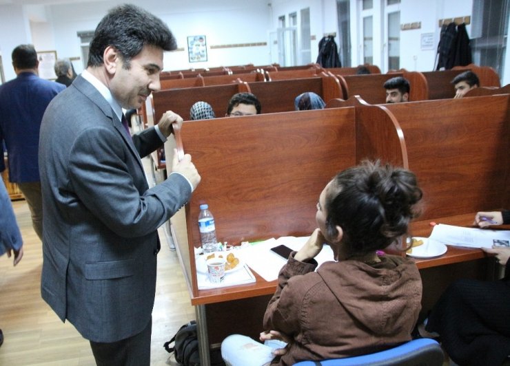 Rektör Karacoşkun’dan Öğrencilere Sınav Haftası Ziyaretleri